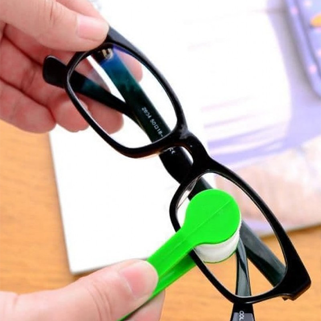 Mini Microfiber Eyeglasses Cleaner – Pocket-Size Lens Cleaning Tool (Random Color)