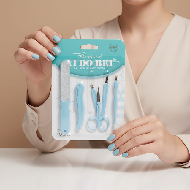 Mani Pedi Kit 6 Pcs Abs Plastic Professional Grooming Tools Set (Random Color)