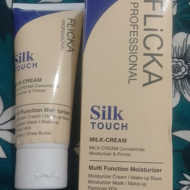 FLiCKA Silk Touch 3‑in‑1 Moisturizer & Primer | Hydrating, Lightweight, Long‑Lasting | Pore Minimizer | 60g